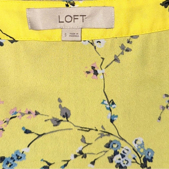 LOFT • Floral True Wrap Flutter Sleeve Blouse - Picture 7 of 8